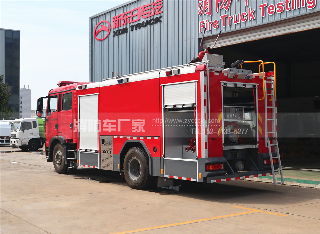國六重汽豪沃8噸水罐消防車